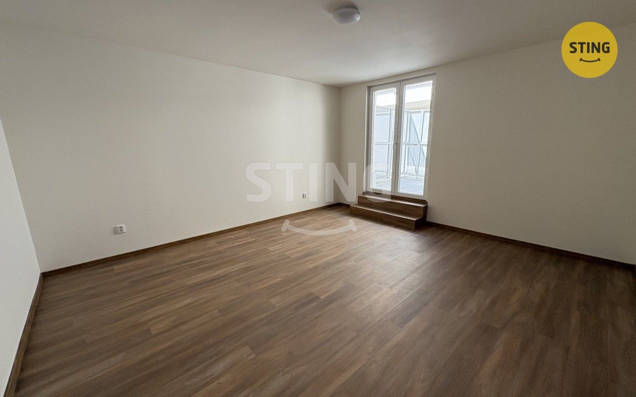 Pronájem bytu 2+kk 82 m² - foto 9