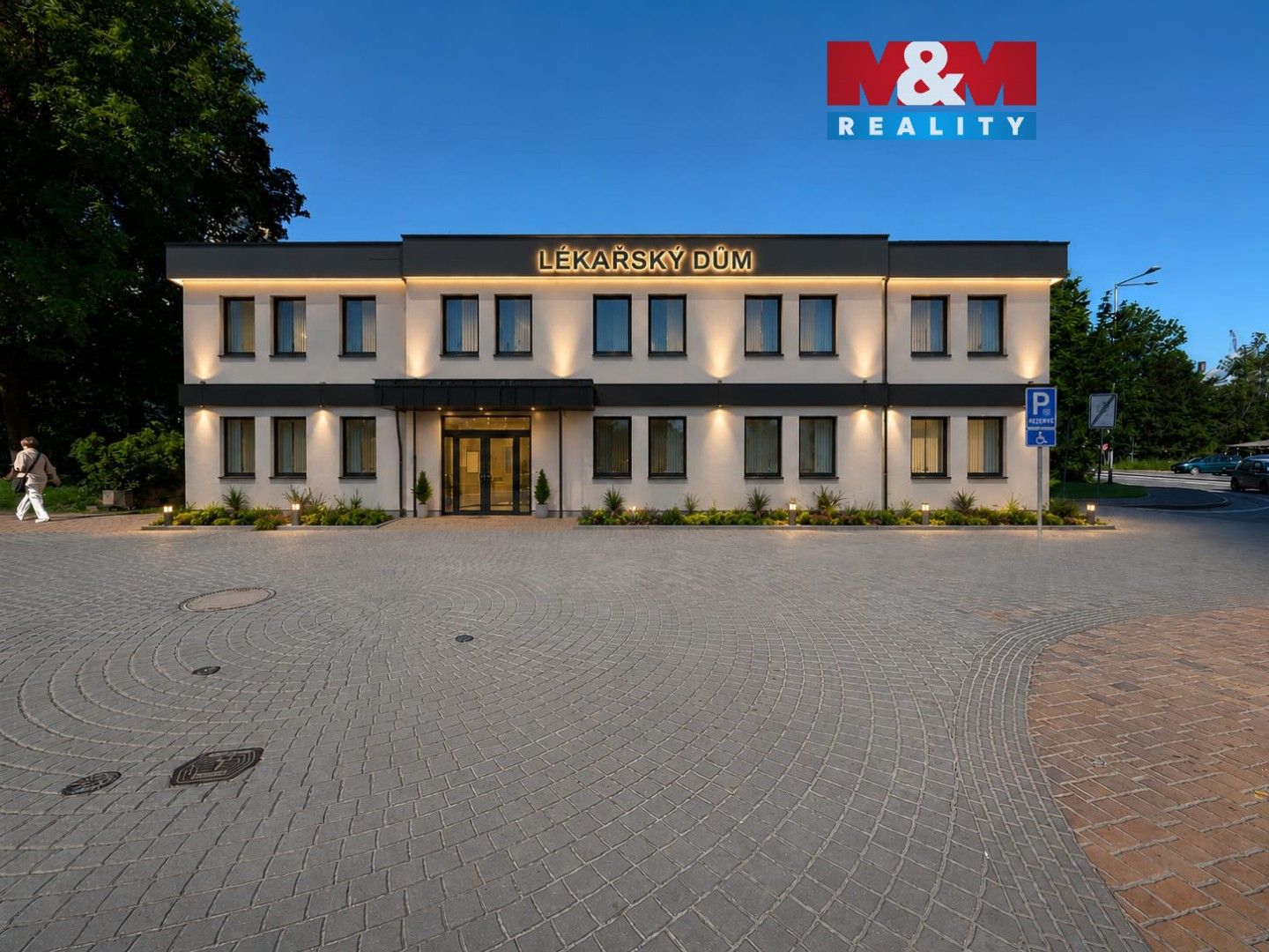 Prodej komerčního prostoru 425 m² - foto 1