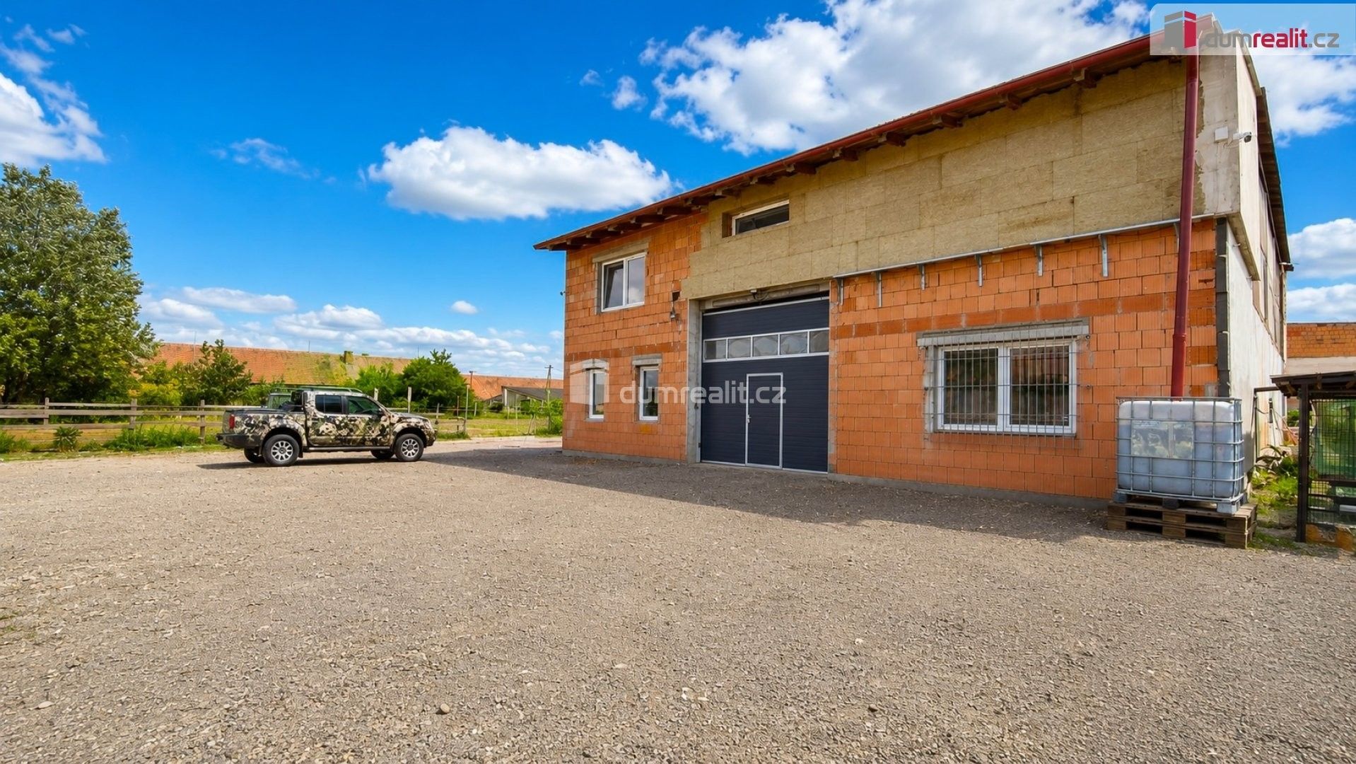 Prodej komerčního prostoru 3255 m² - foto 1