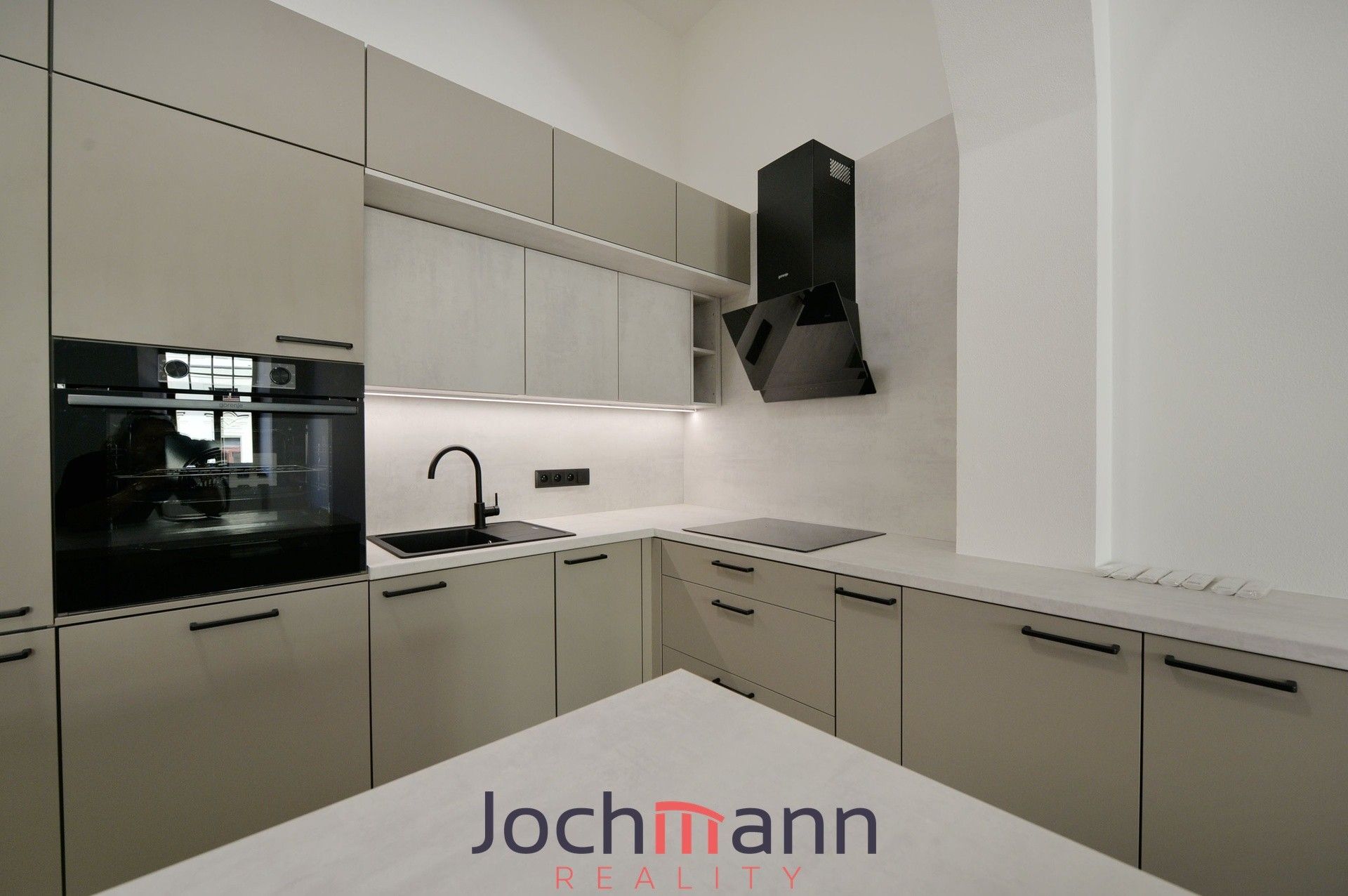 Pronájem bytu 2+kk 79 m² - foto 3