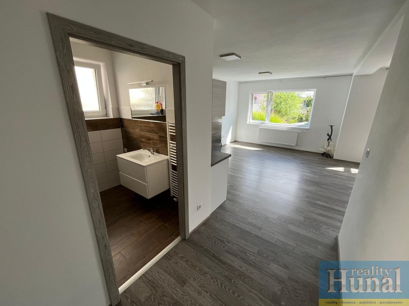 Pronájem bytu 2+kk 61 m² - foto 5