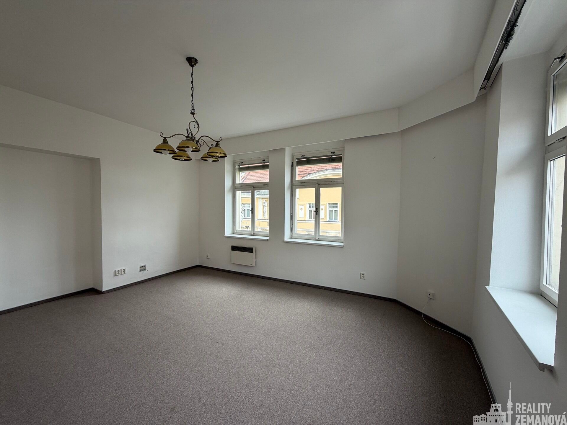 Pronájem bytu 4+kk 135 m² - foto 9