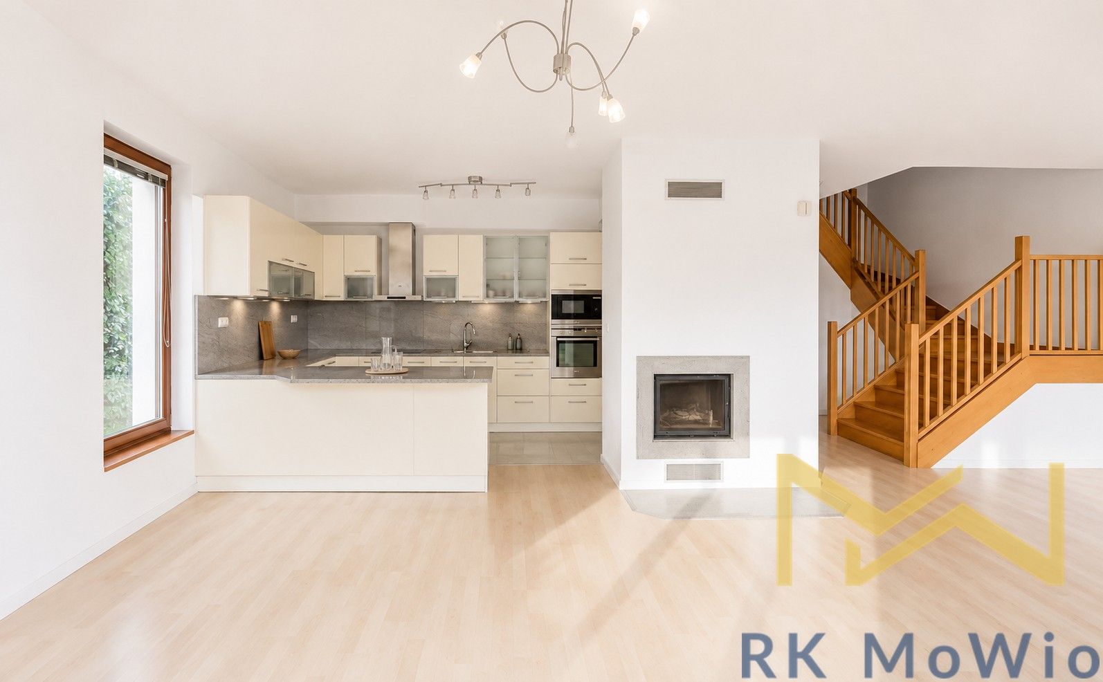 Pronájem domu 259 m² - foto 1