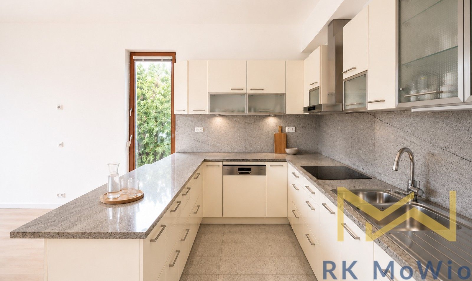 Pronájem domu 259 m² - foto 2