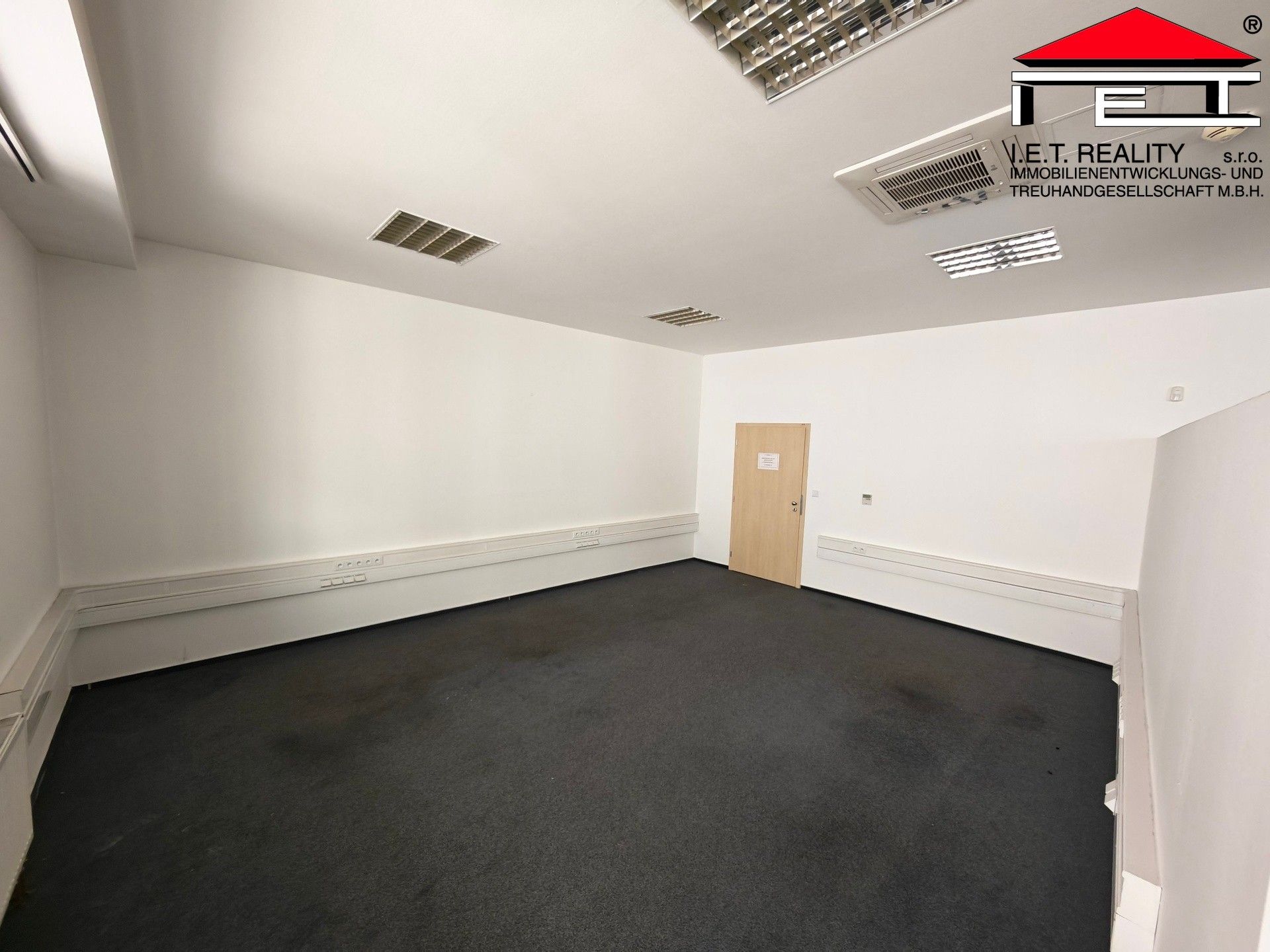 Pronájem komerčního prostoru 264 m² - foto 2
