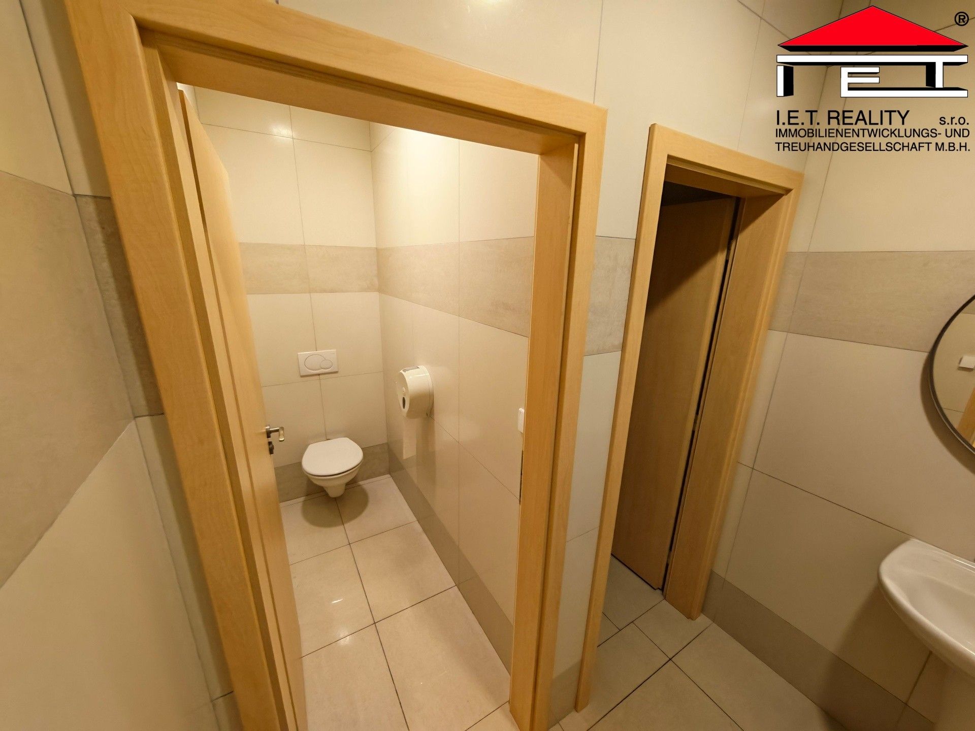 Pronájem komerčního prostoru 264 m² - foto 10