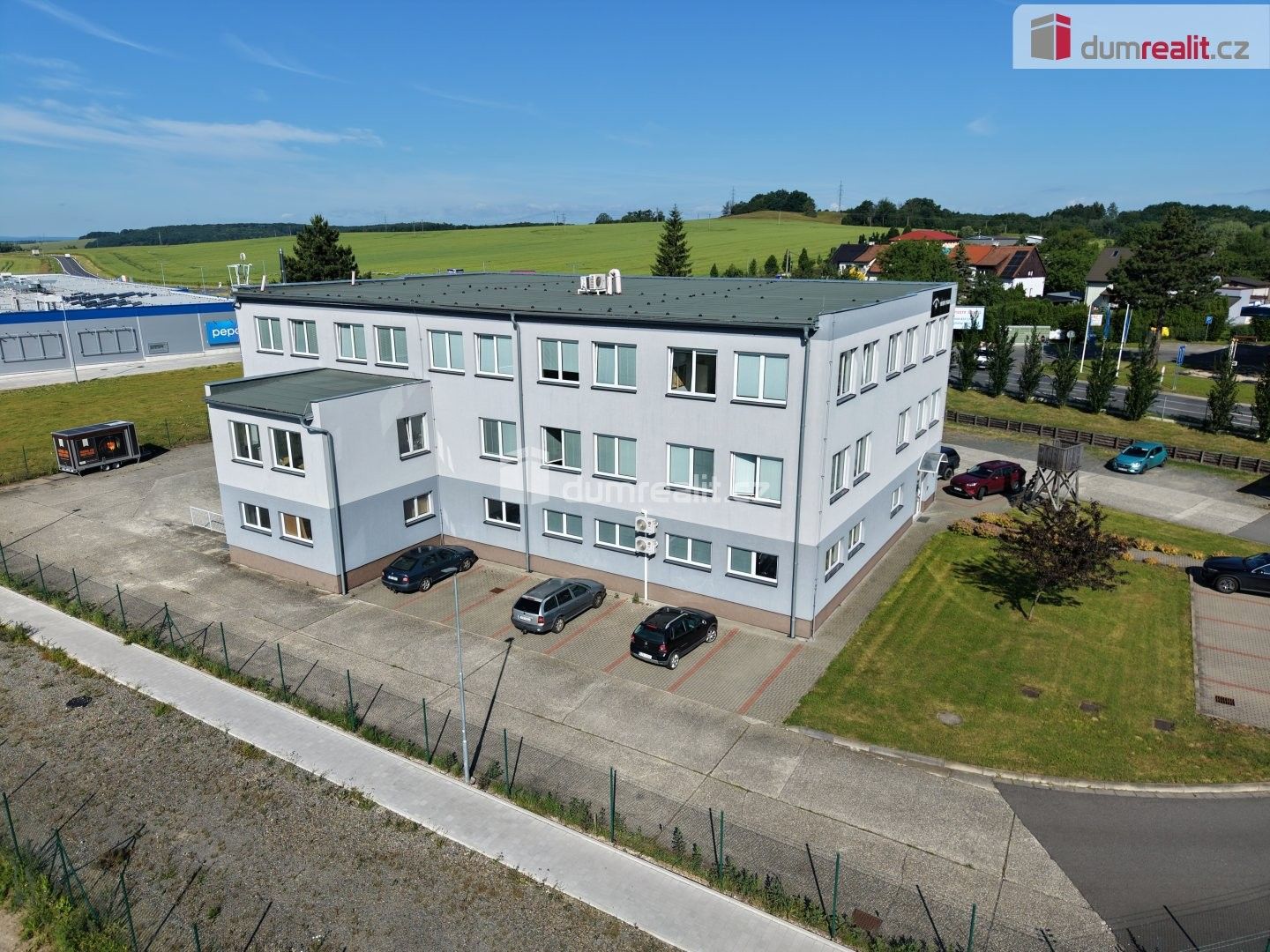 Prodej komerčního prostoru 1592 m² - foto 1