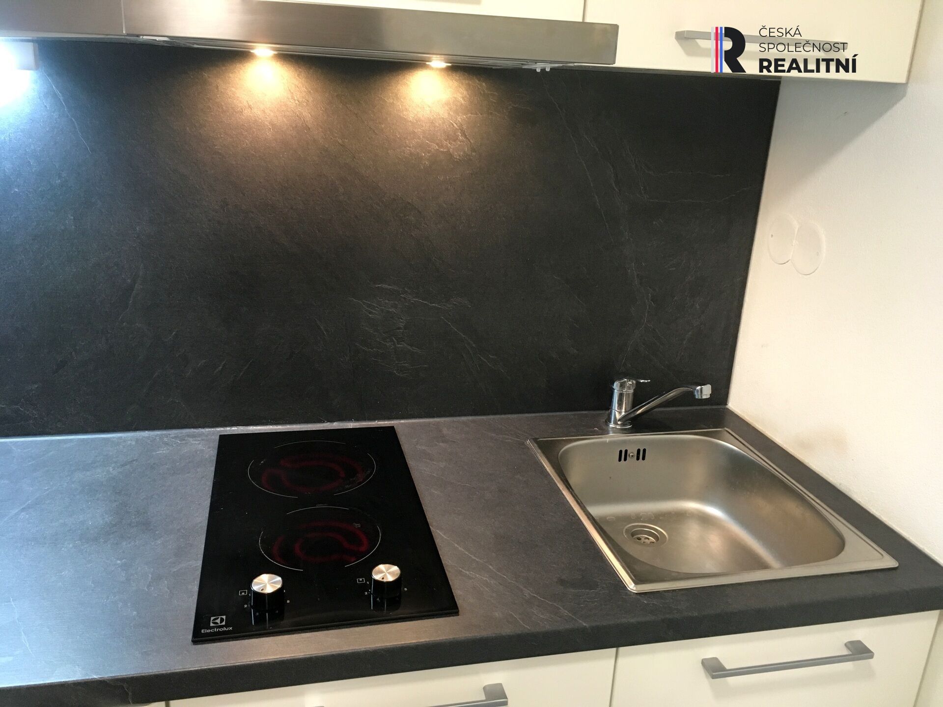 Pronájem bytu 1+kk 30 m² - foto 3