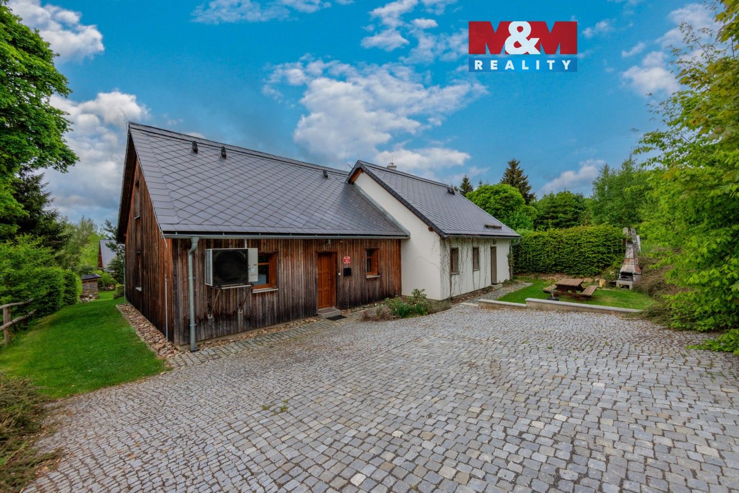 Prodej komerčního prostoru 183 m² - foto 1