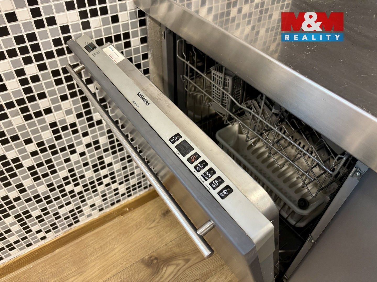 Pronájem bytu 1+kk 57 m² - foto 5