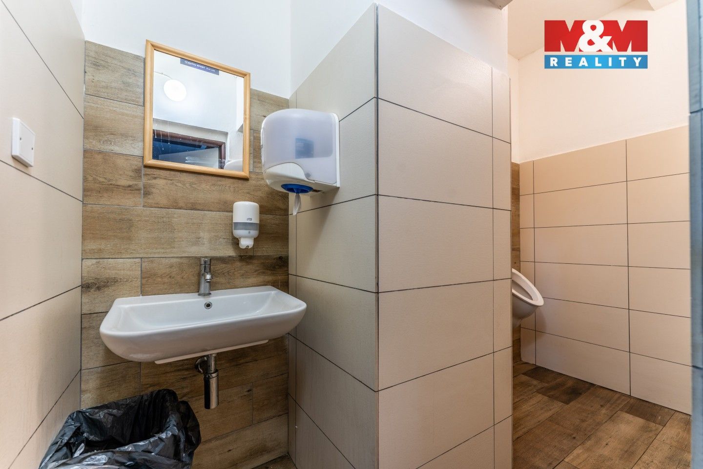Prodej komerčního prostoru 318 m² - foto 12