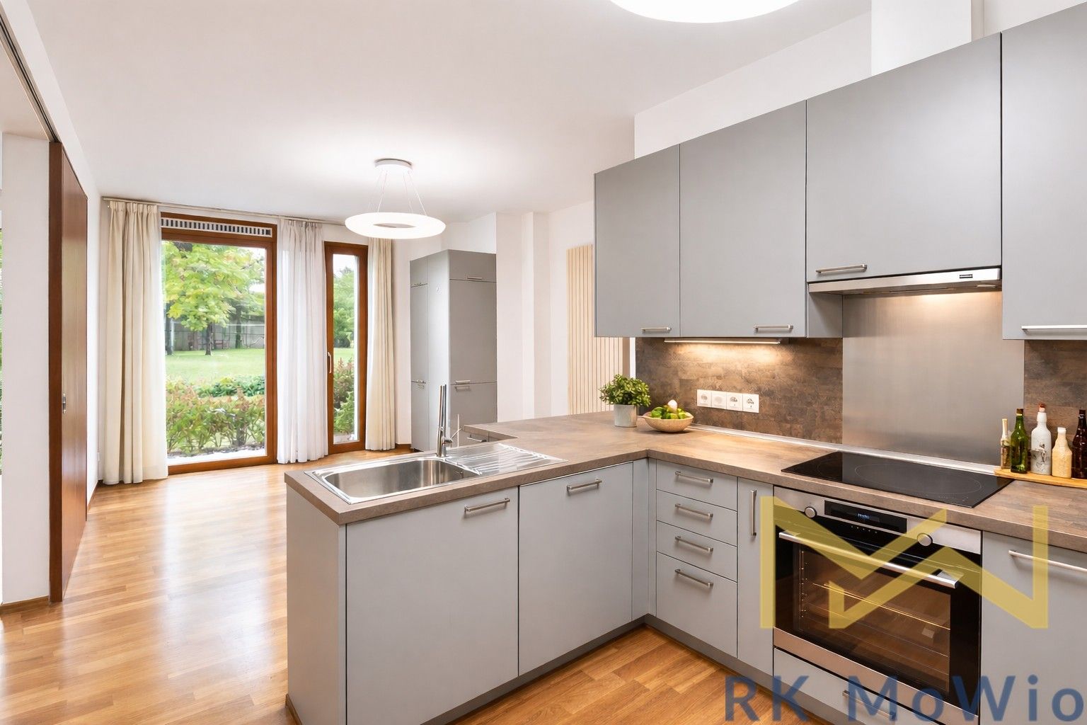 Pronájem bytu 5+1 192 m² - foto 1