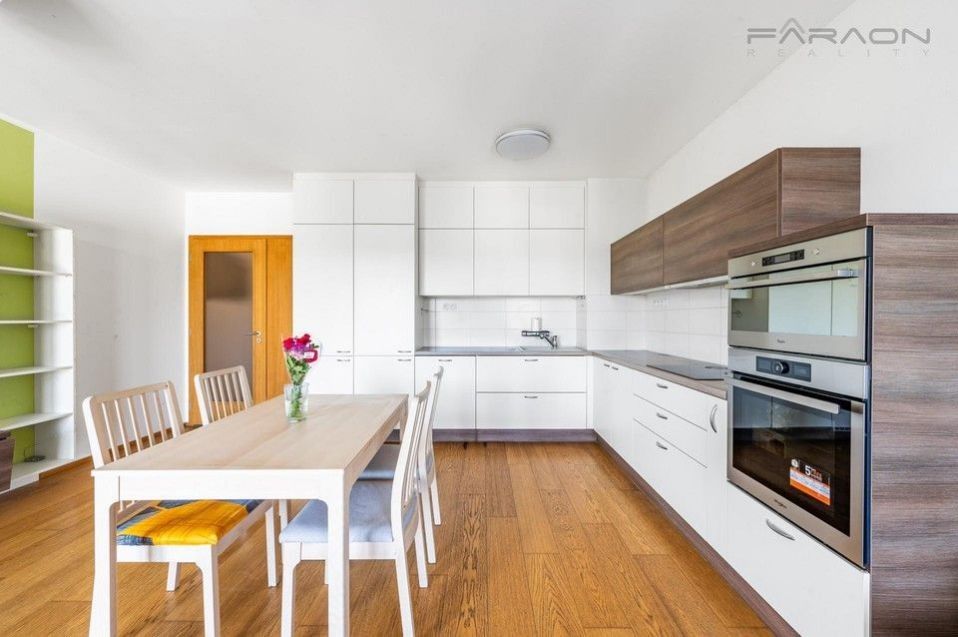 Pronájem bytu 3+kk 86 m² - foto 1