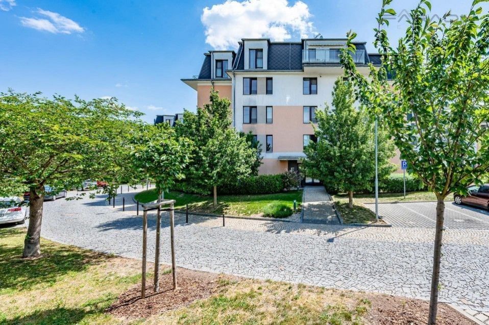 Pronájem bytu 3+kk 86 m² - foto 3