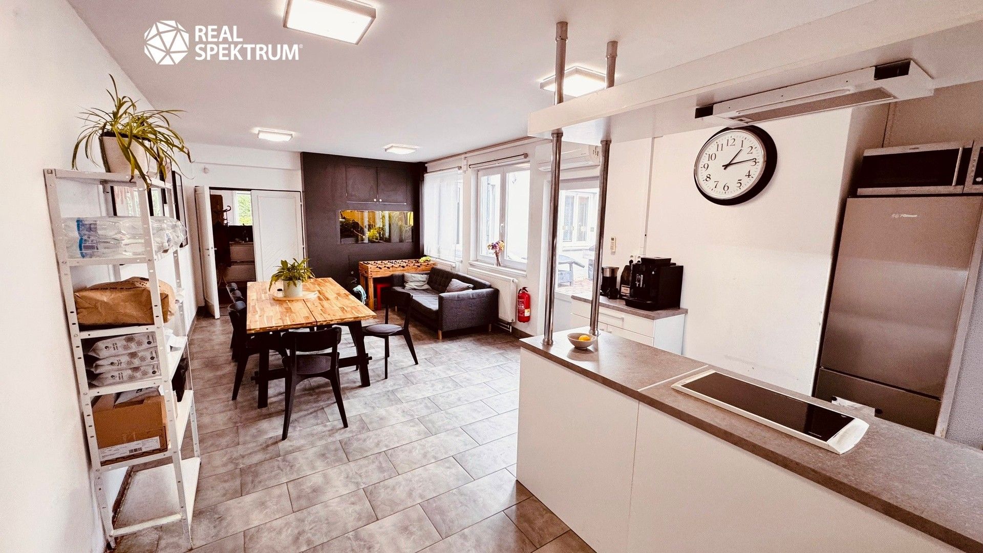Pronájem komerčního prostoru 407 m² - foto 1