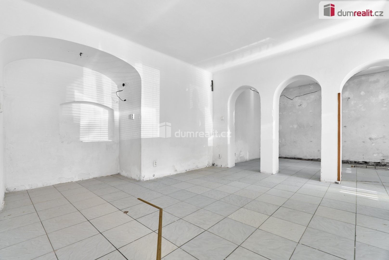 Prodej komerčního prostoru 246 m² - foto 2