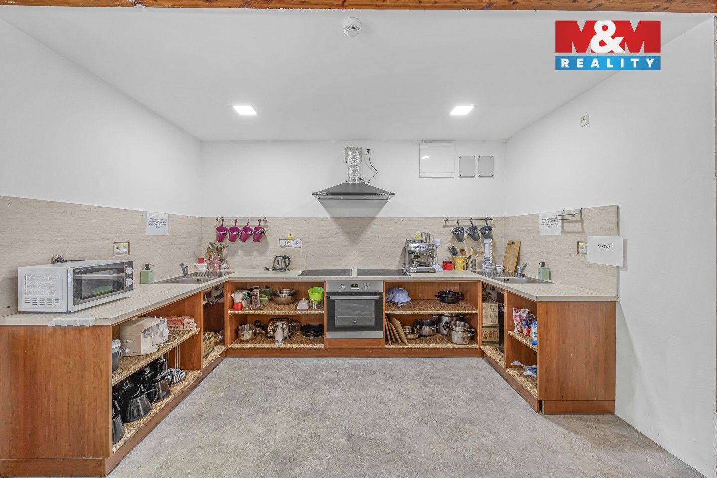 Prodej komerčního prostoru 1200 m² - foto 10