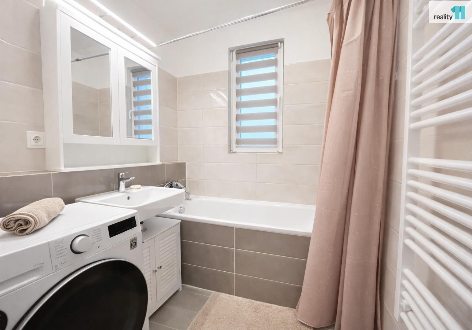 Pronájem bytu 1+kk 38 m² - foto 3