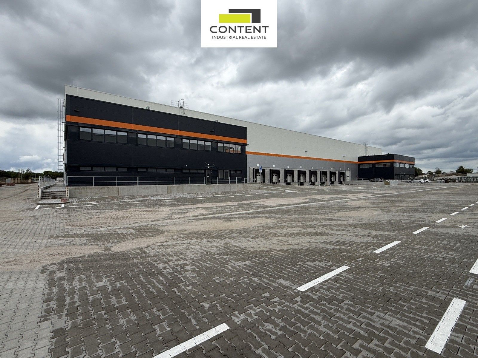 Pronájem komerčního prostoru 11000 m² - foto 1