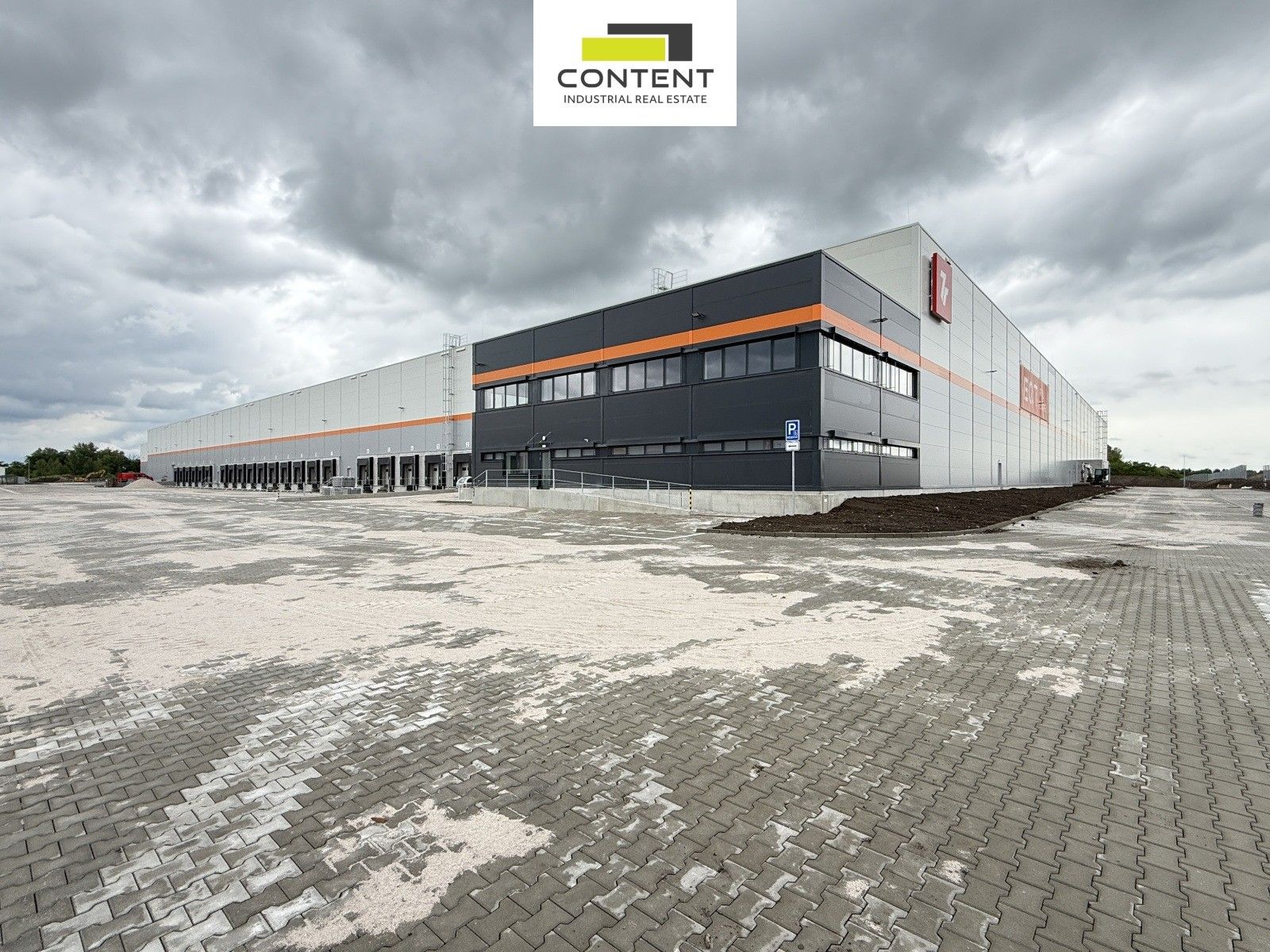 Pronájem komerčního prostoru 11000 m² - foto 4