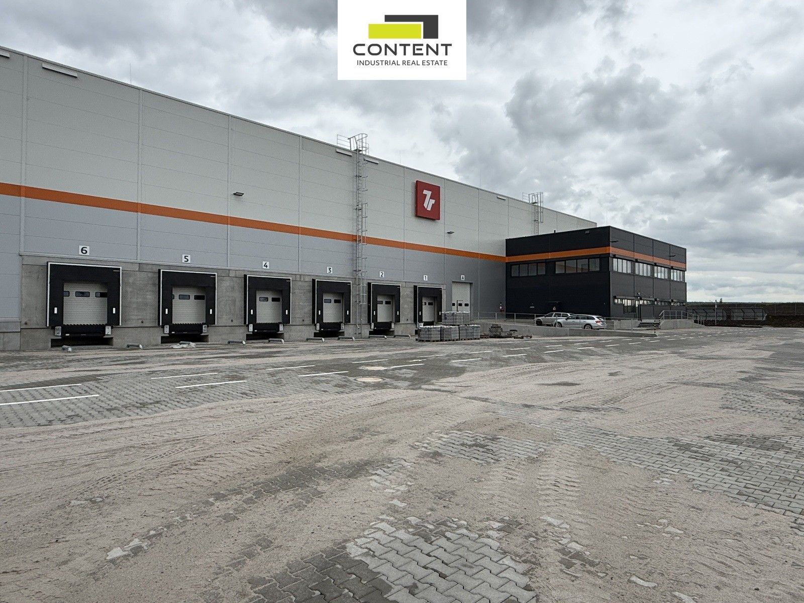 Pronájem komerčního prostoru 11000 m² - foto 6
