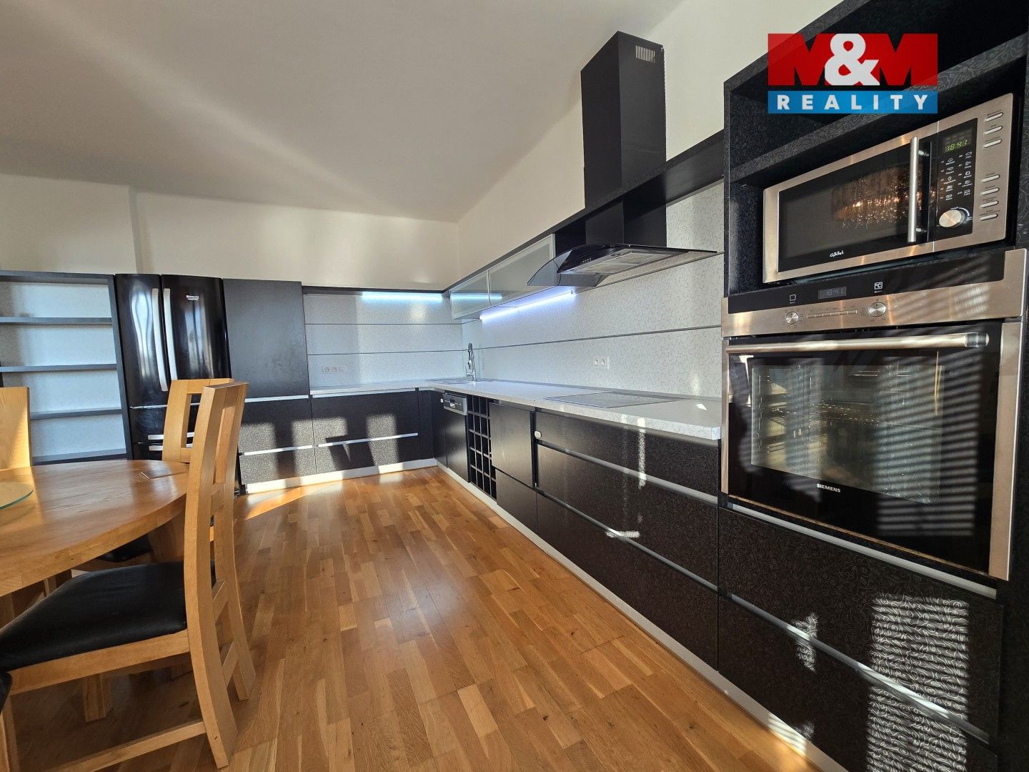 Pronájem bytu 4+kk 150 m² - foto 2