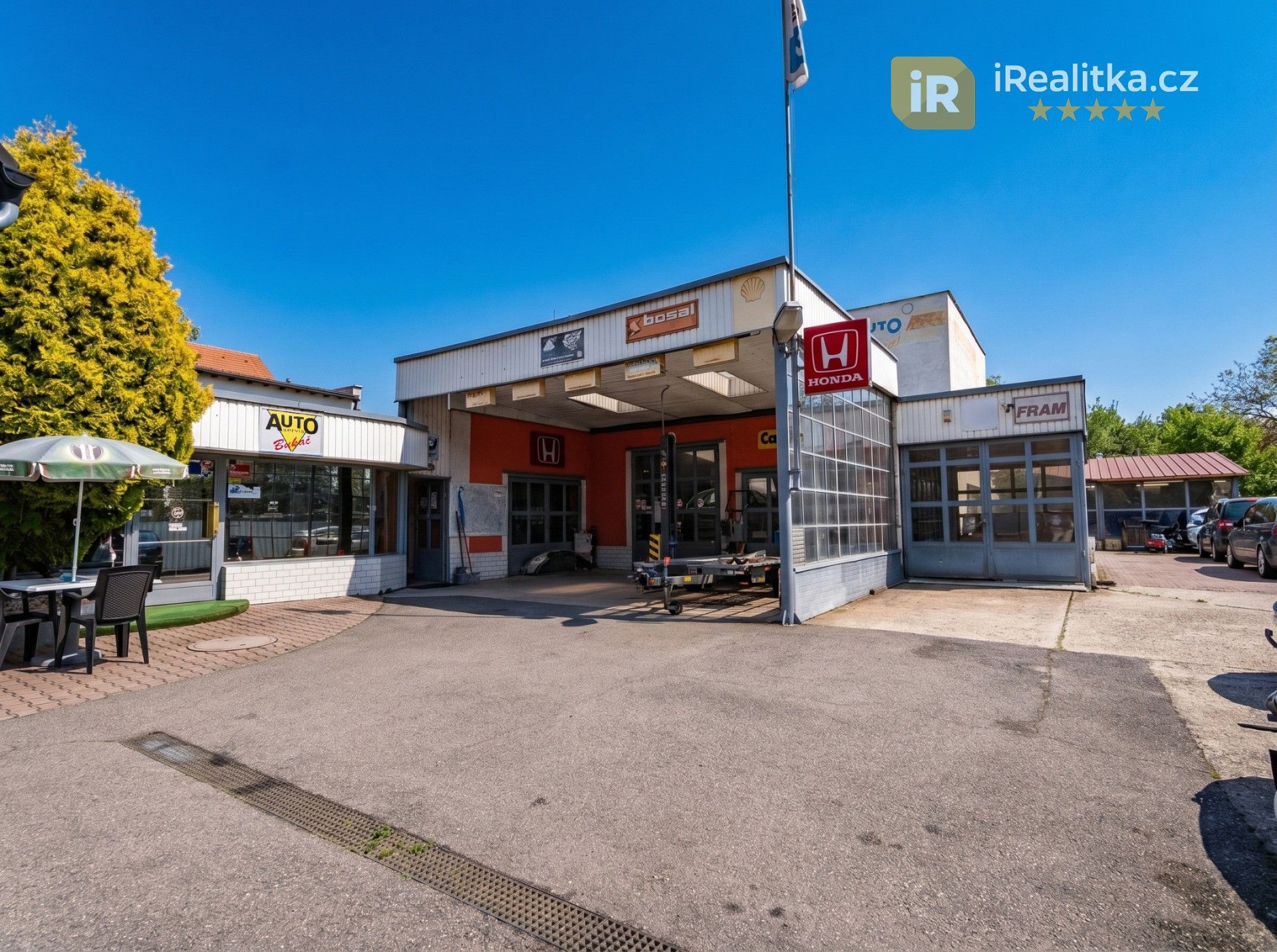 Prodej komerčního prostoru 917 m² - foto 1