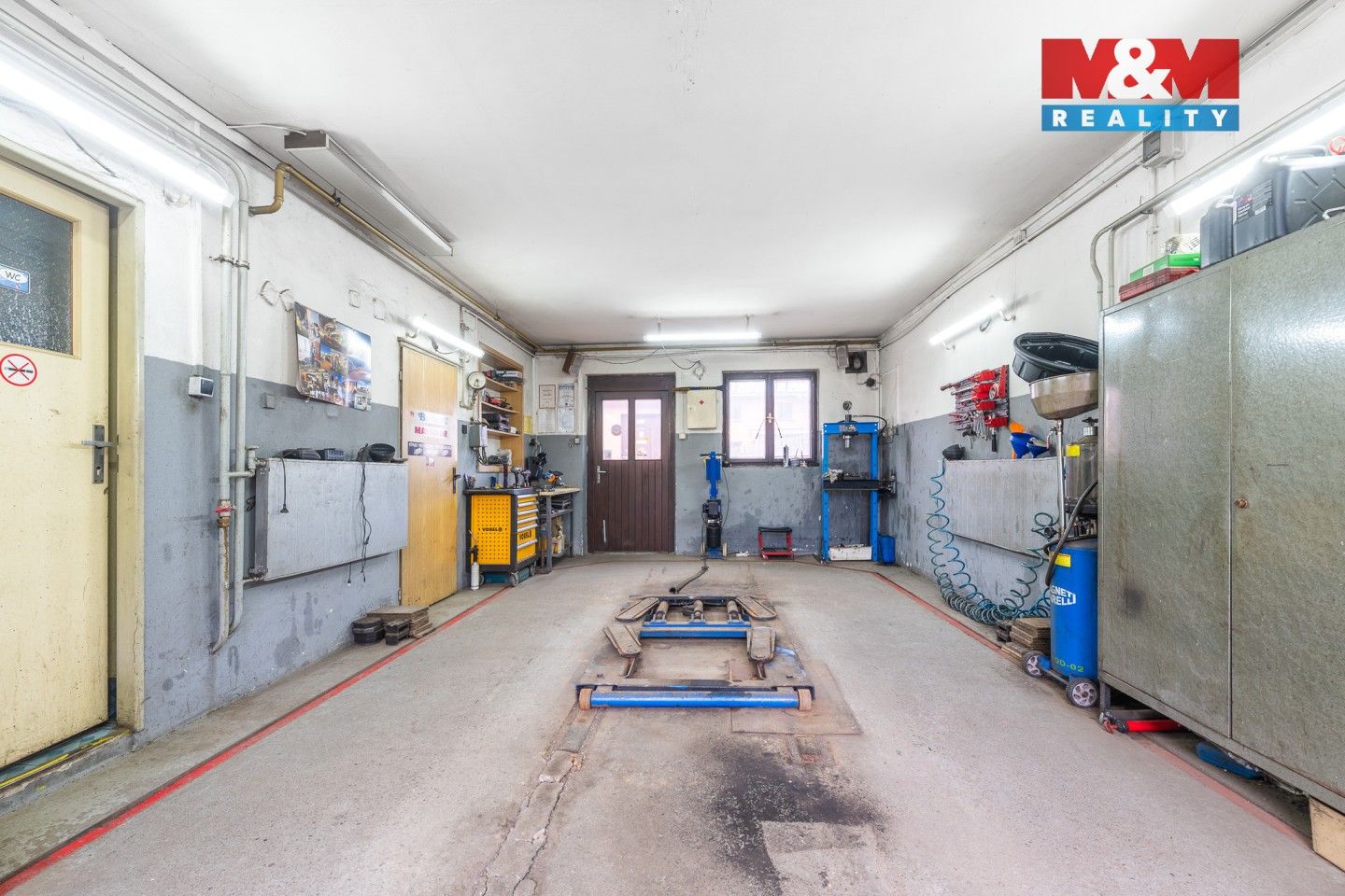 Prodej komerčního prostoru 240 m² - foto 2