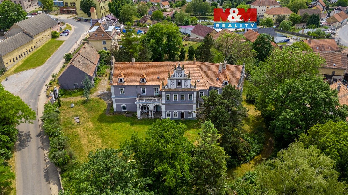 Prodej nemovitosti 1075 m² - foto 1