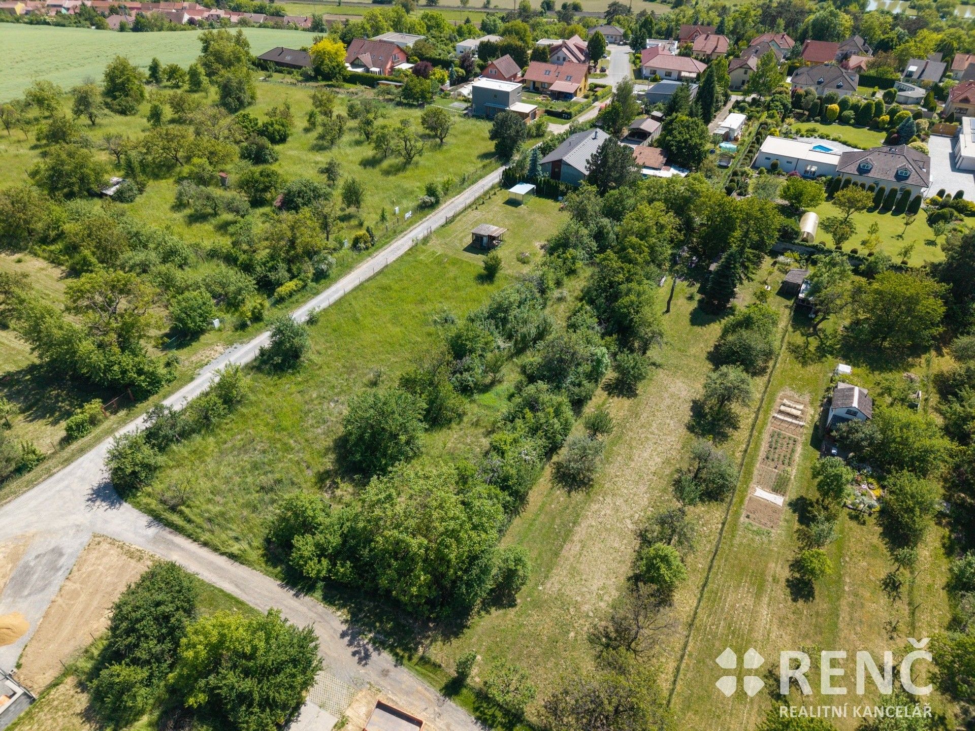 Prodej pozemku 1727 m² - foto 1