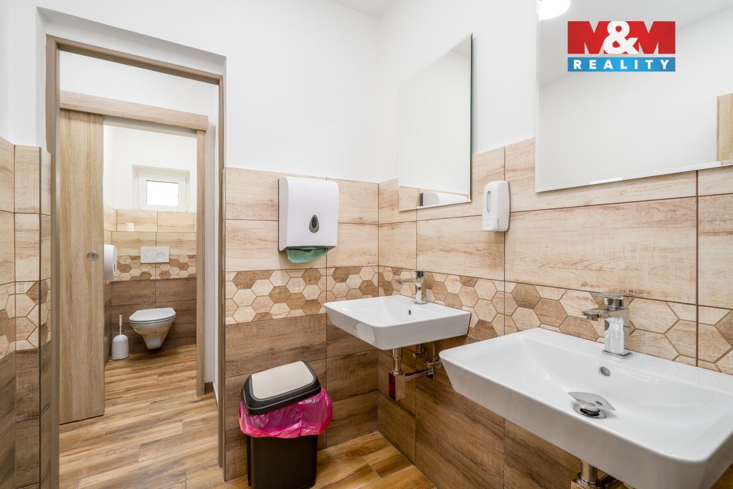 Prodej komerčního prostoru 660 m² - foto 28