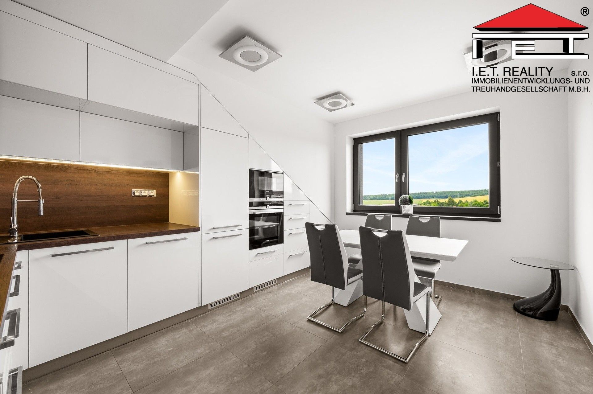 Prodej bytu 3+1 88 m² - foto 1