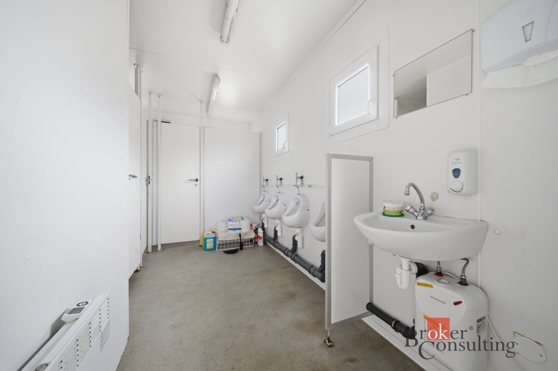 Pronájem komerčního prostoru 350 m² - foto 12