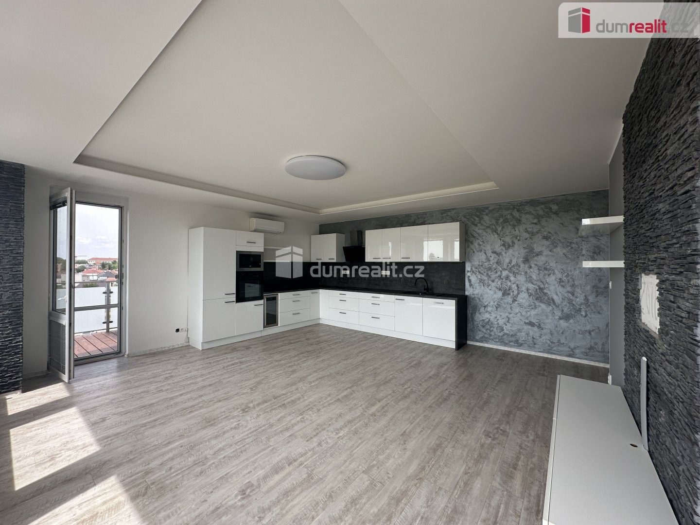 Pronájem bytu 3+kk 82 m² - foto 1