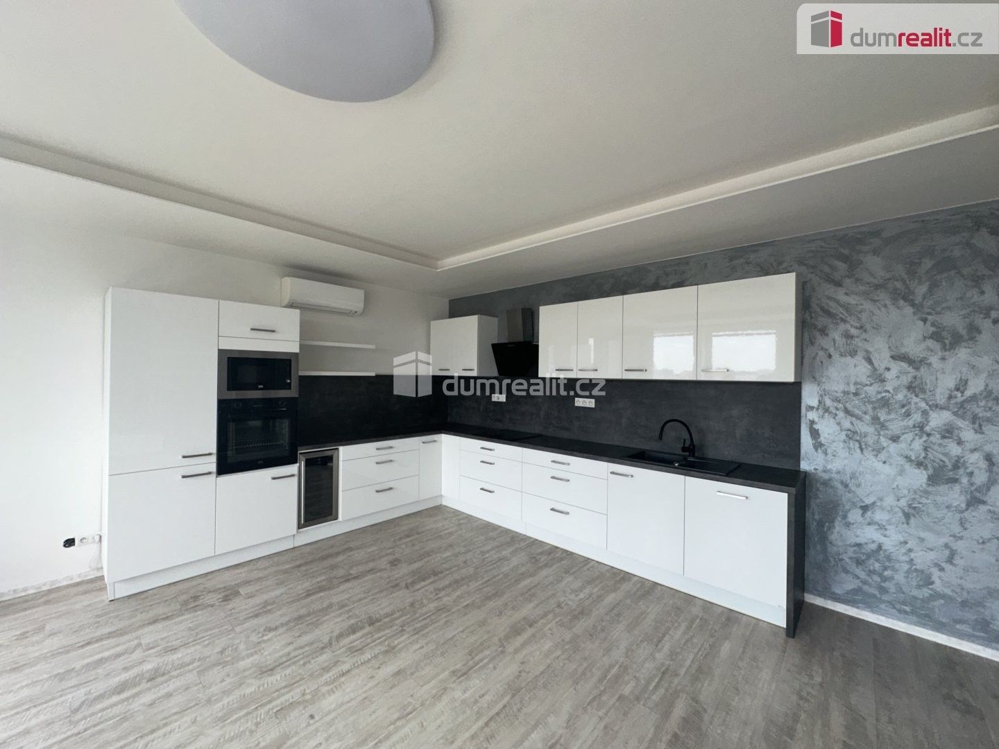 Pronájem bytu 3+kk 82 m² - foto 3