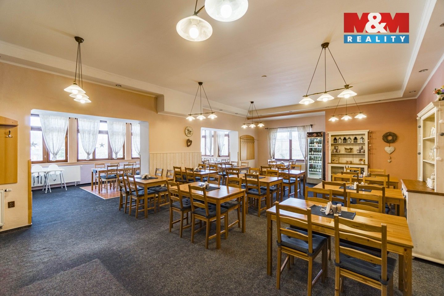 Prodej komerčního prostoru 661 m² - foto 2