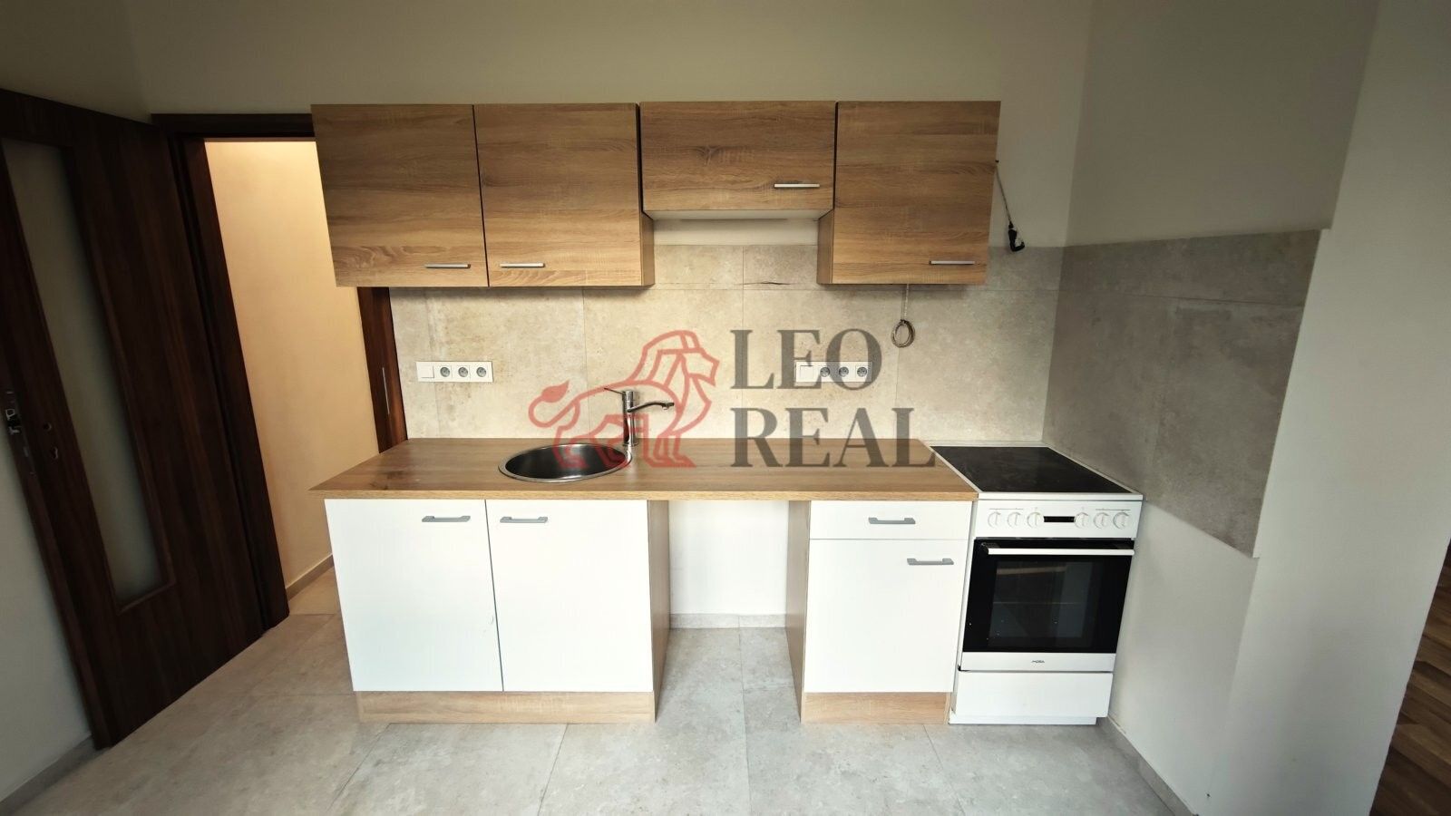 Pronájem bytu 3+1 74 m² - foto 2