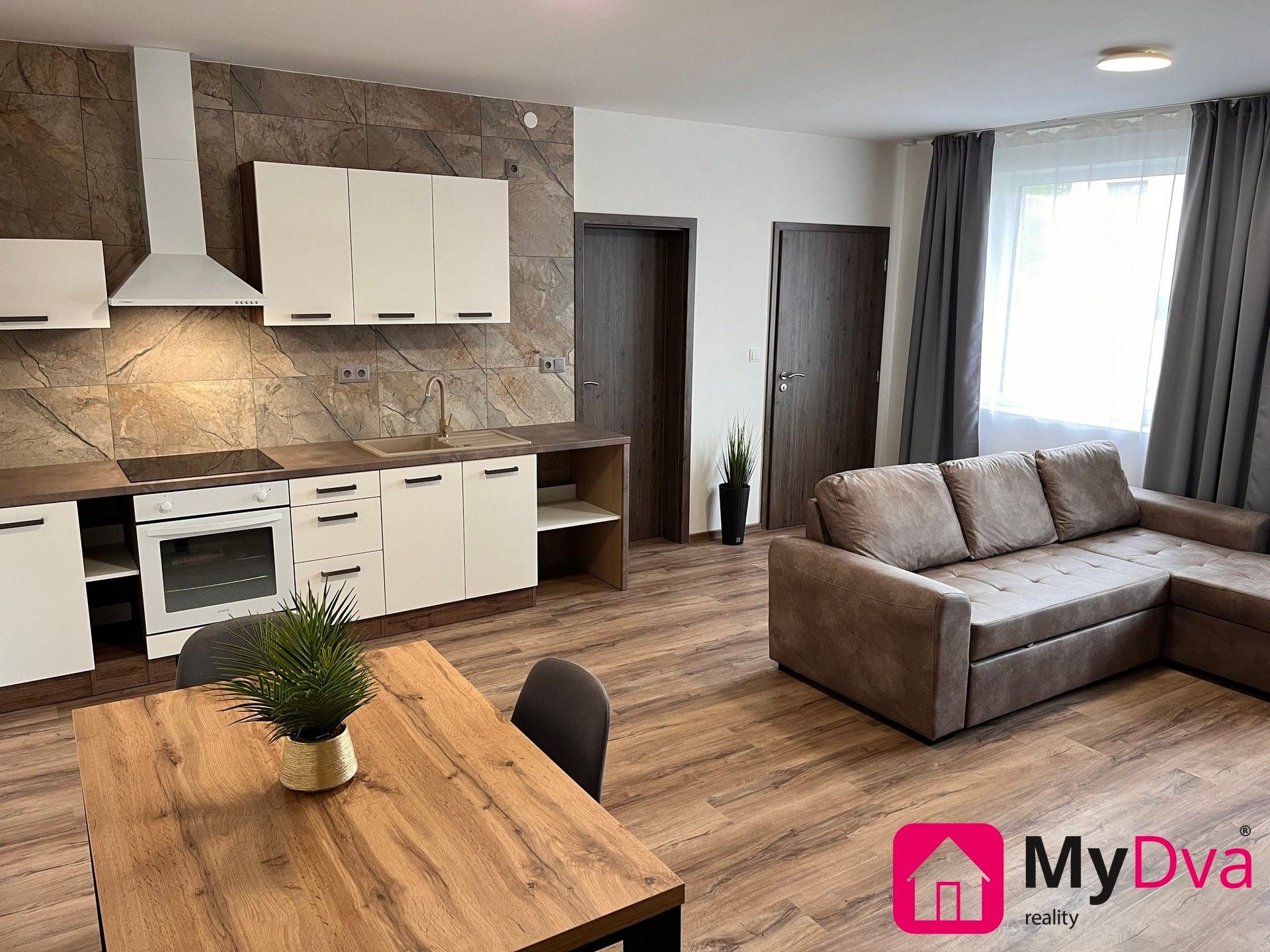 Pronájem bytu 2+kk 62 m² - foto 1