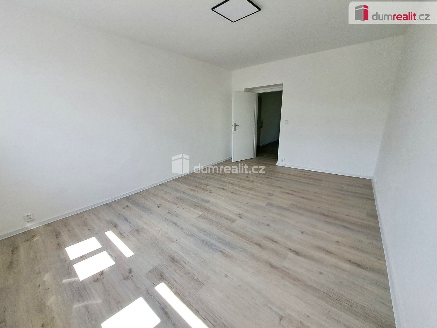 Pronájem bytu 1+1 40 m² - foto 9