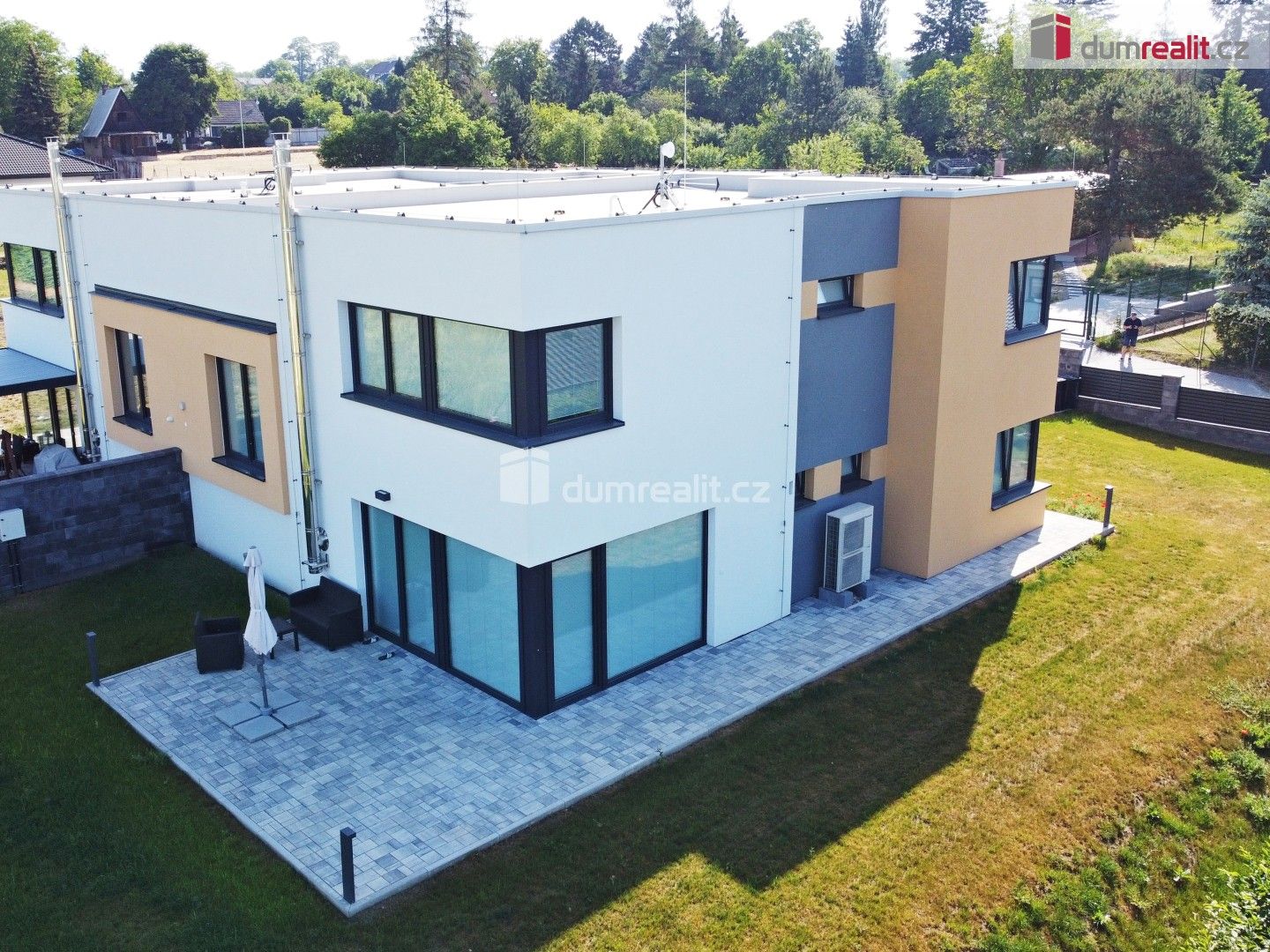 Pronájem domu 210 m² - foto 1