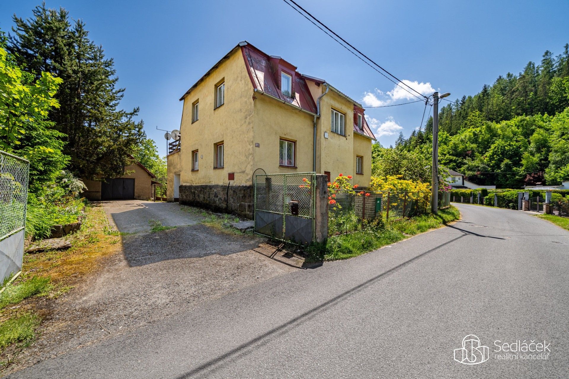 Prodej nemovitosti 280 m² - foto 1
