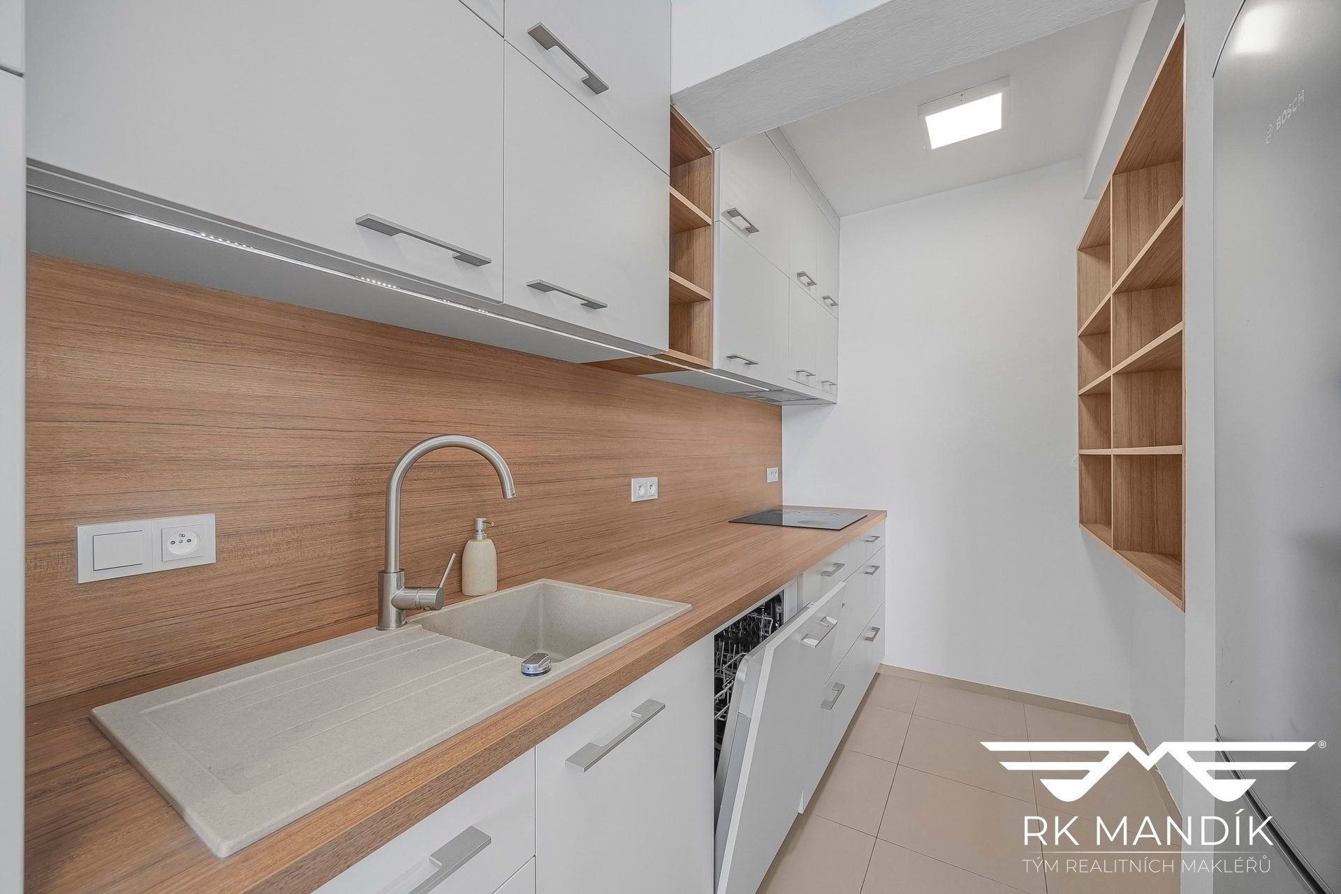 Pronájem bytu 2+kk 55 m² - foto 3