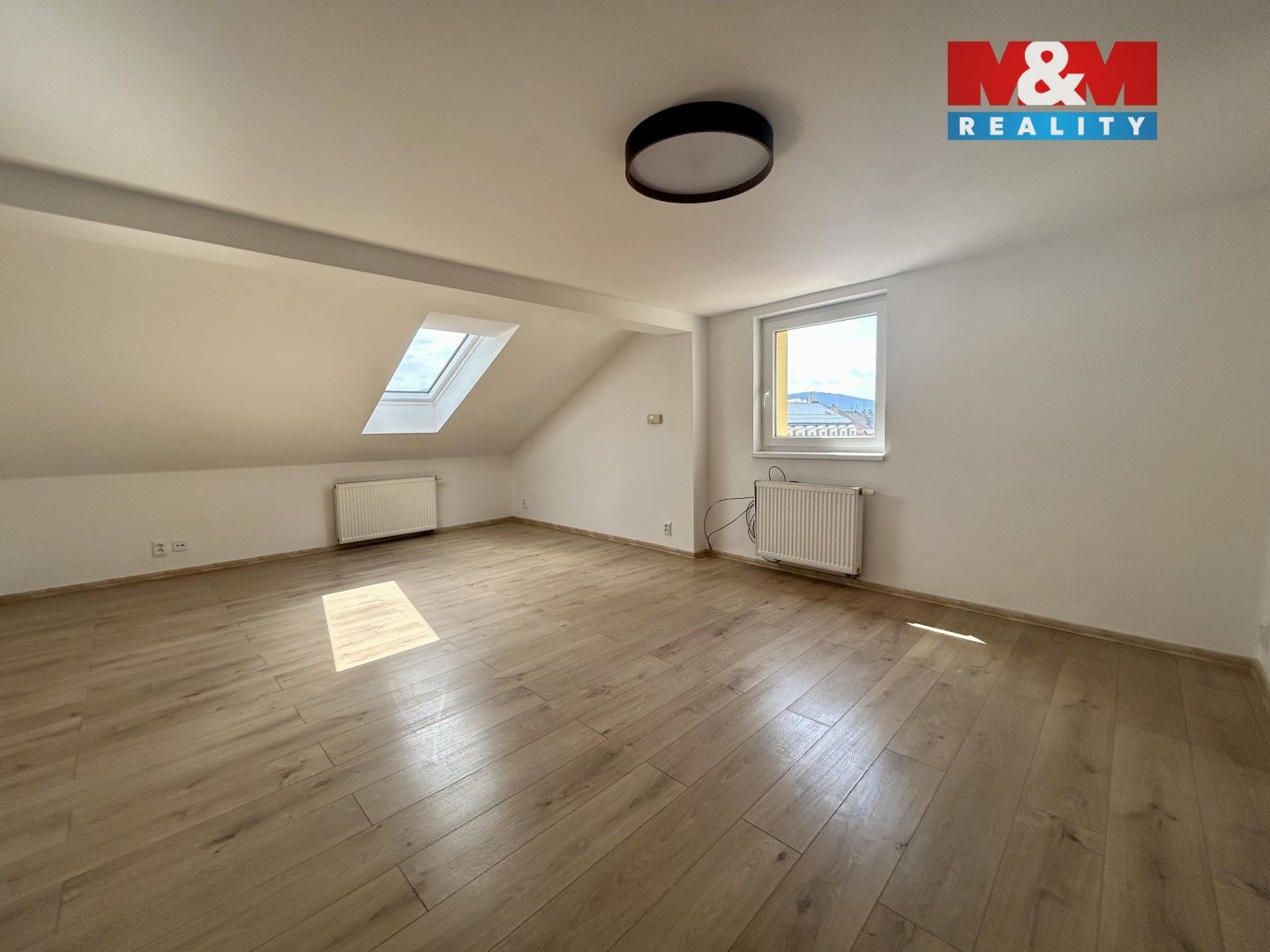 Pronájem bytu 2+1 79 m² - foto 2