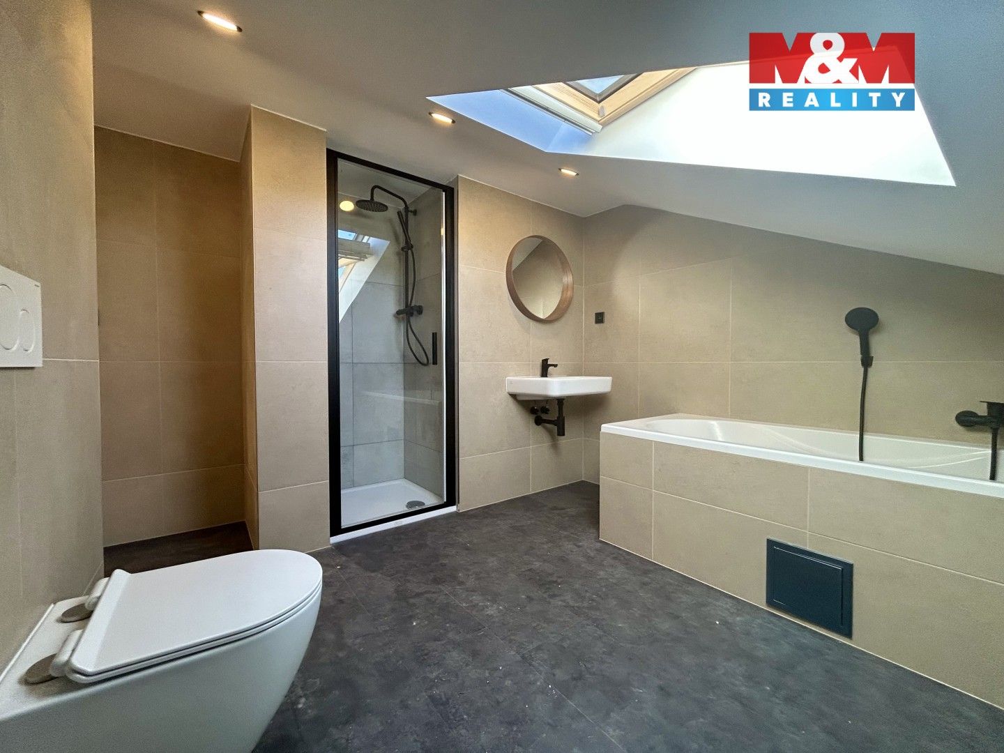 Pronájem bytu 2+1 79 m² - foto 3