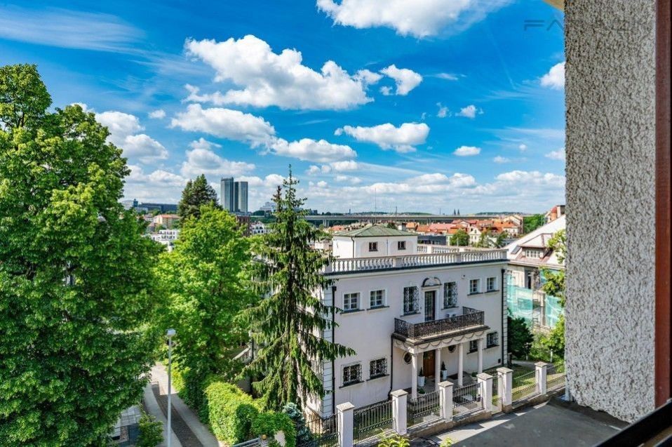Pronájem bytu 2+kk 75 m² - foto 1