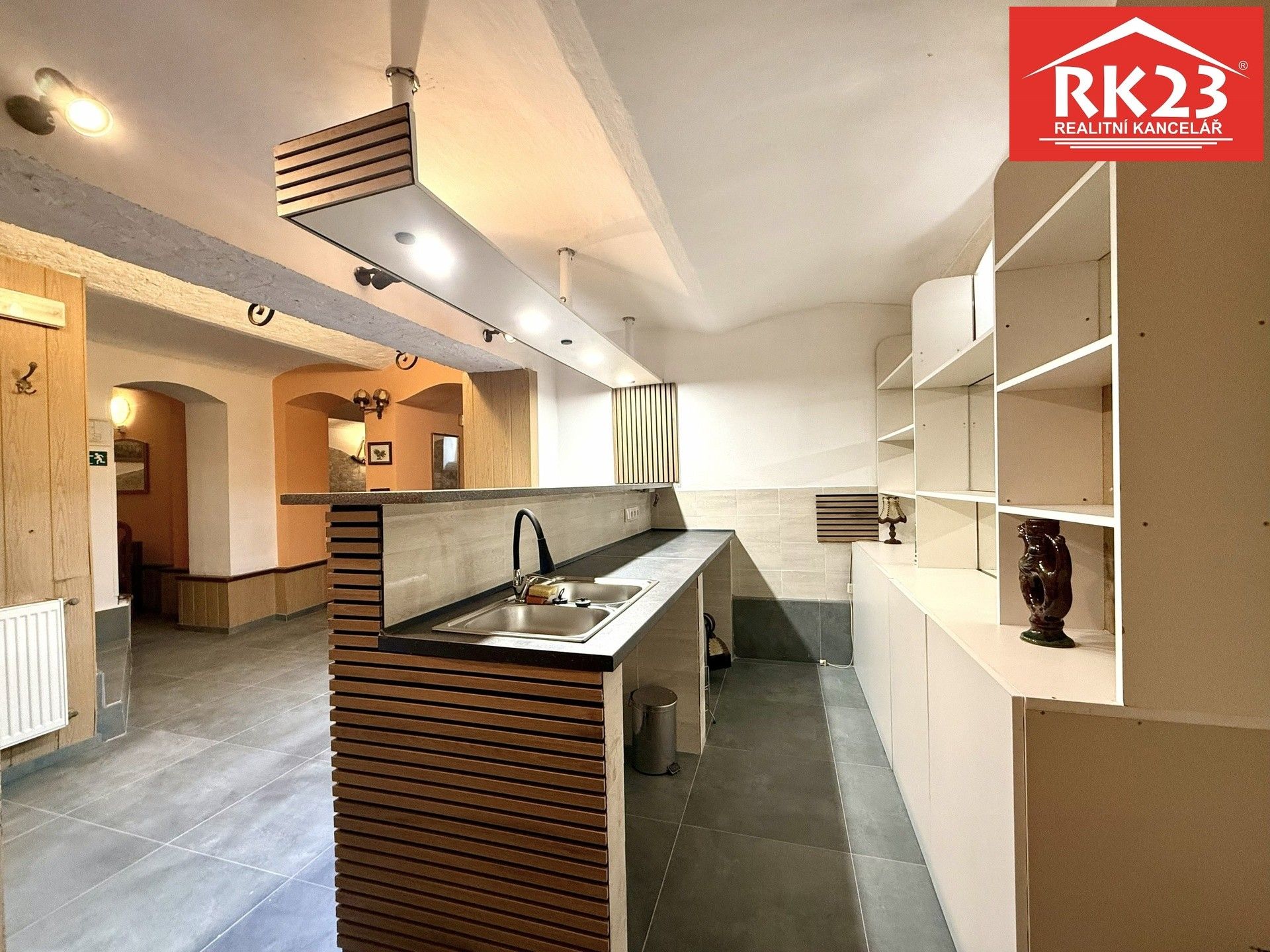 Pronájem komerčního prostoru 100 m² - foto 6
