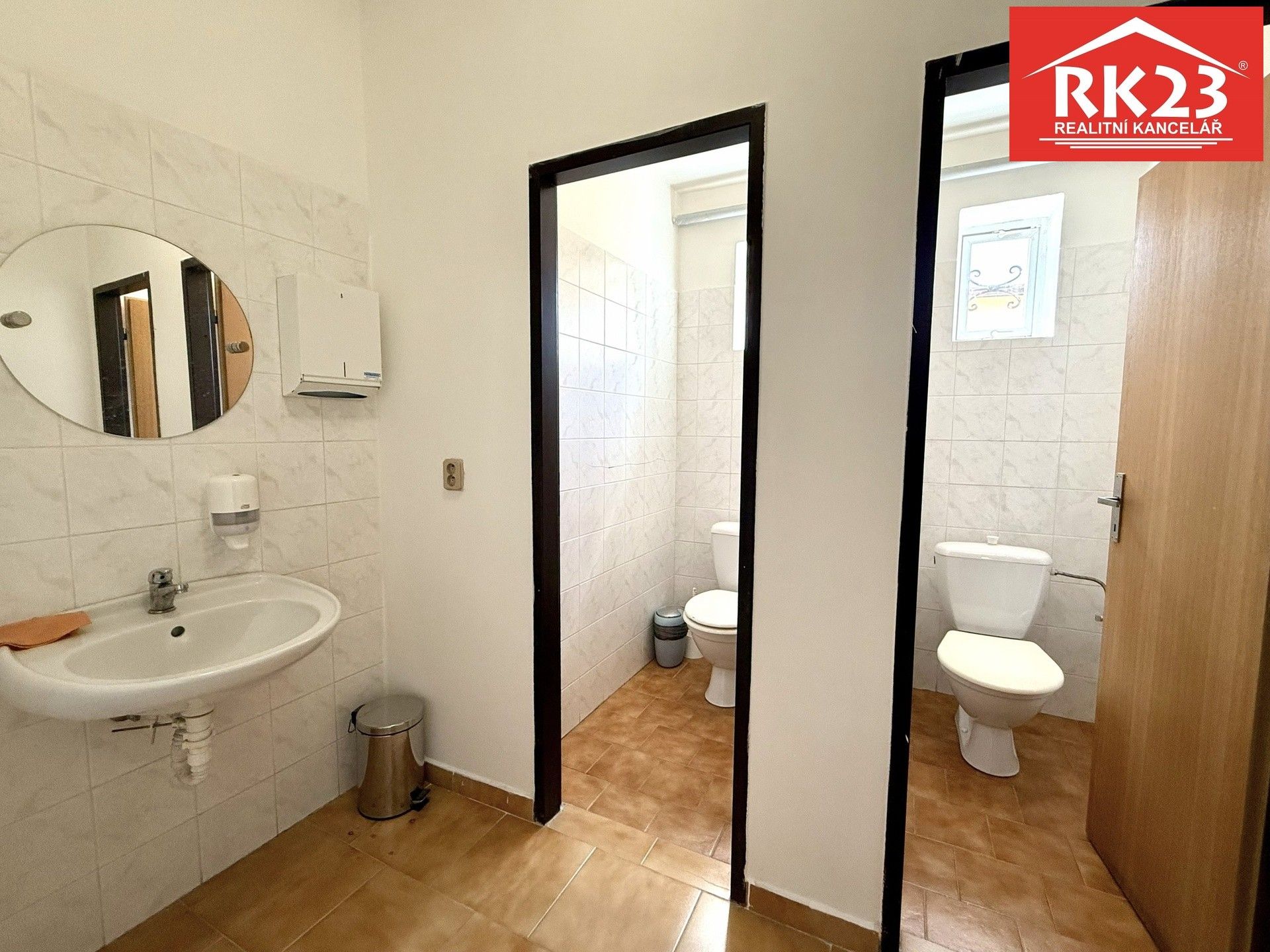 Pronájem komerčního prostoru 100 m² - foto 18