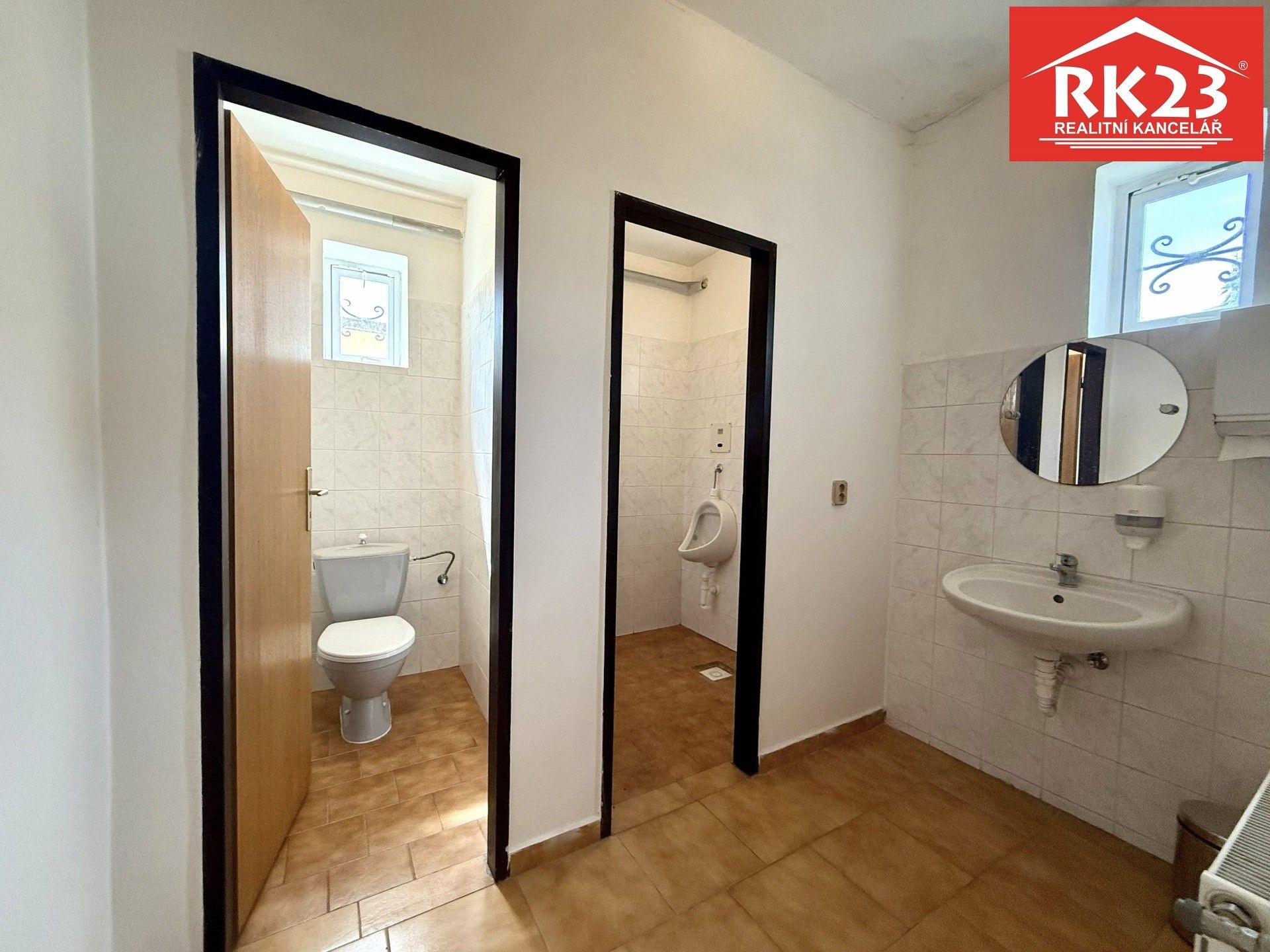 Pronájem komerčního prostoru 100 m² - foto 19
