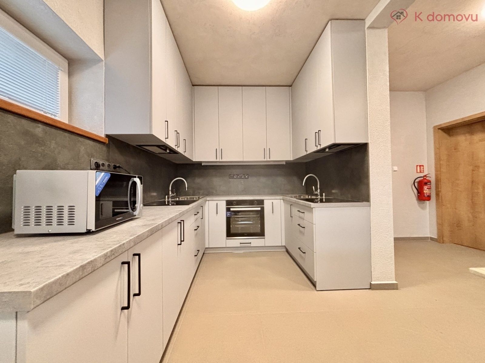 Pronájem komerčního prostoru 600 m² - foto 2