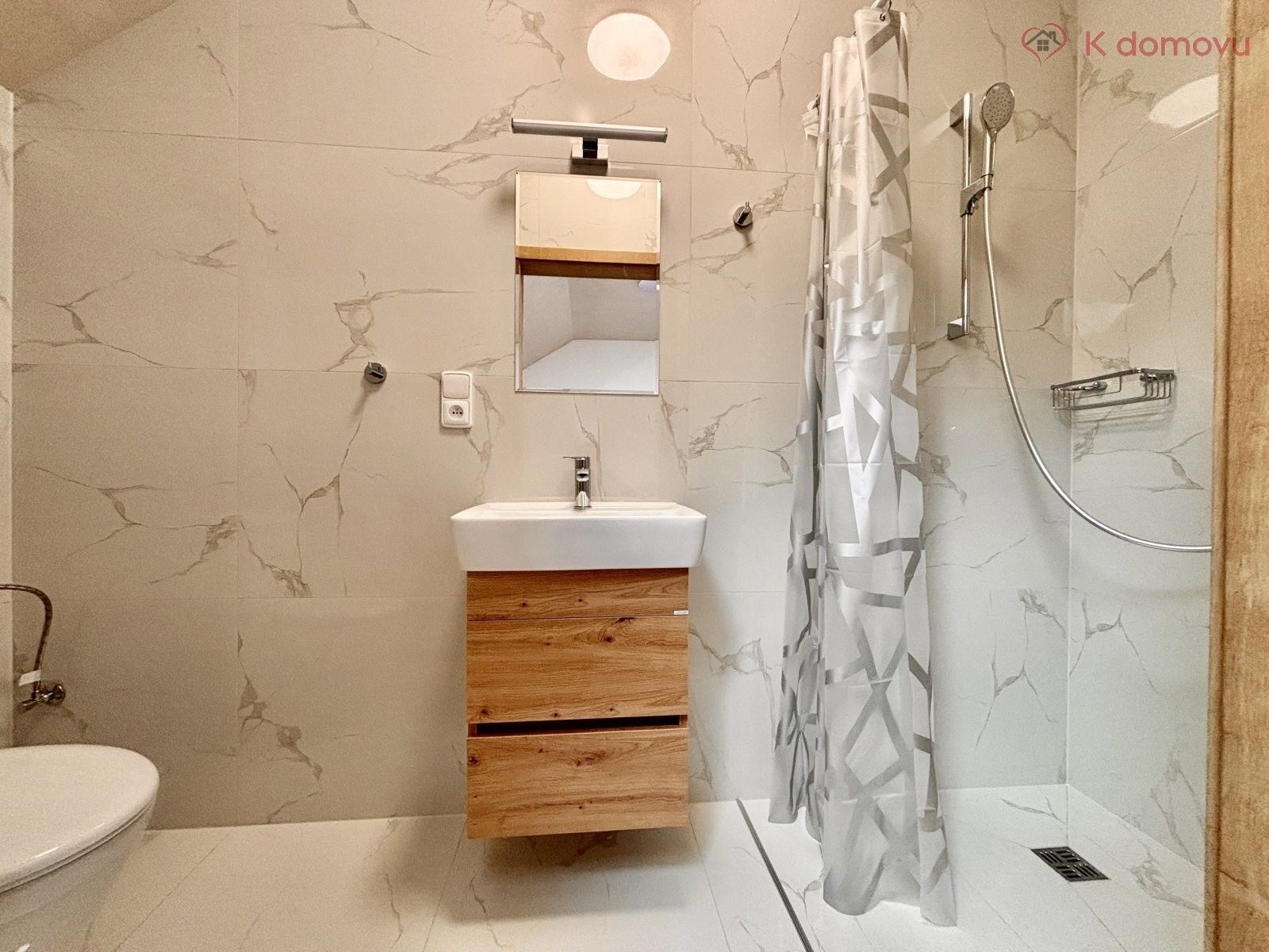 Pronájem komerčního prostoru 600 m² - foto 9